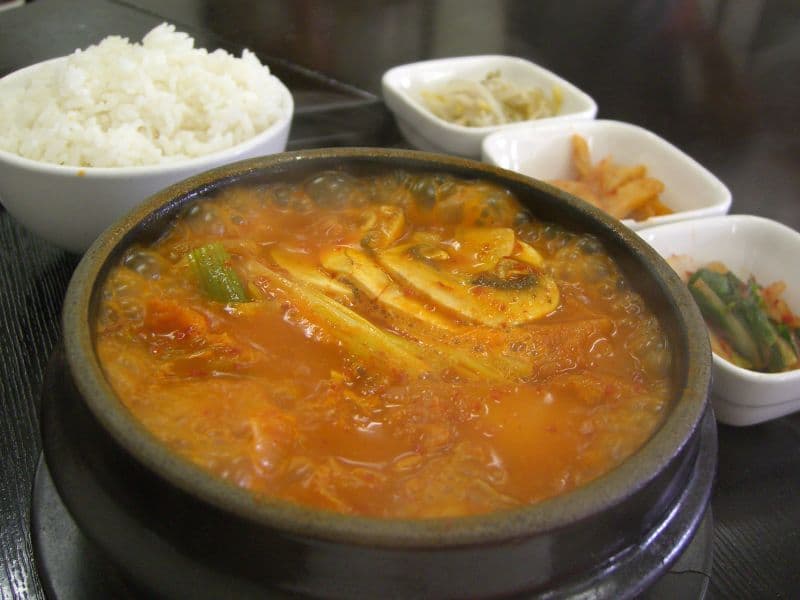 Canh kimchi